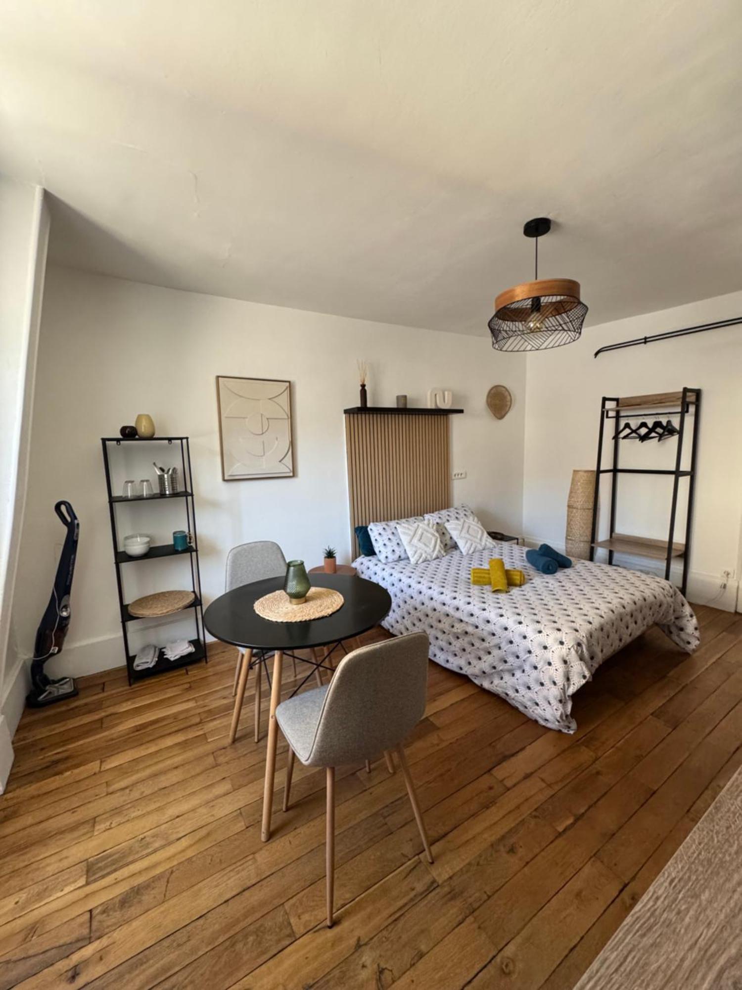 Charmant Appartement Au Coeur De 博格斯 外观 照片